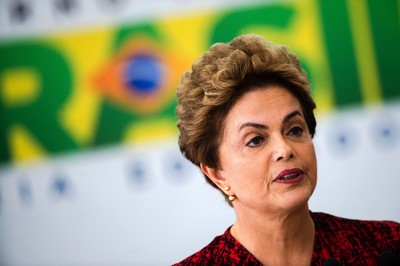 Dilma deve fazer turnê pelo exterior para criticar “golpe”