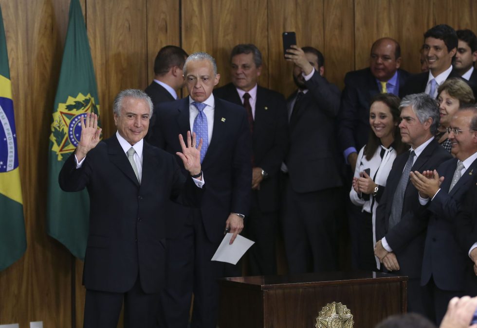 Brasília - O presidente interino Michel Temer durante cerimônia de posse aos ministros de seu governo, no Palácio do Planalto (Valter Campanato/Agência Brasill)