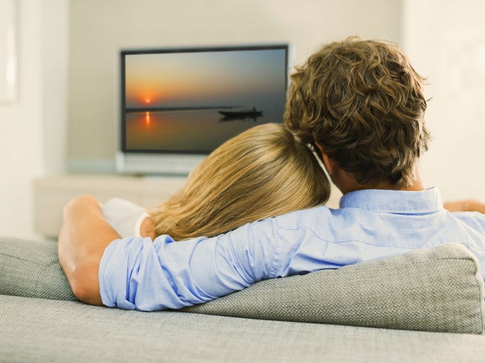 Hackers invadem TVs e filmam casais fazendo sexo