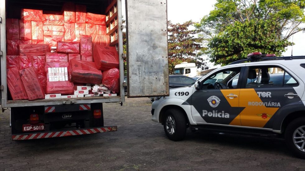 Polícia apreende cerca de 165 mil maços de cigarros