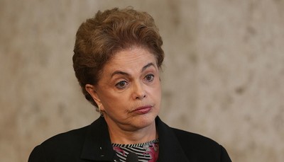 Relator dá parecer favorável a impeachment de Dilma