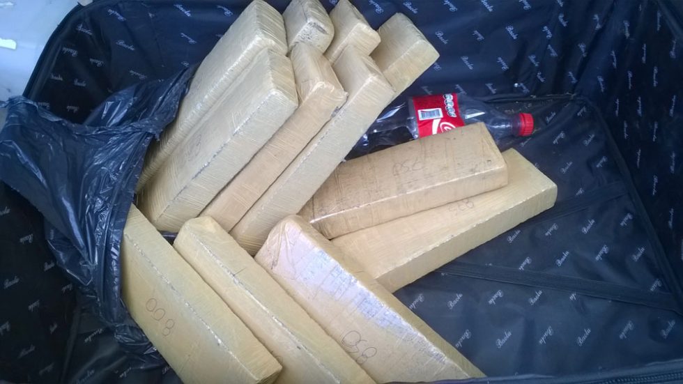 Dise prende trio com 10kg de maconha em Marília