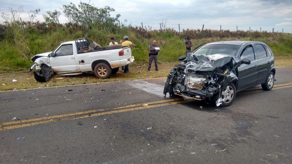 Colisão frontal deixa ferido em vicinal de Marília