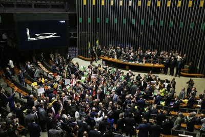 Câmara começa com pauta trancada por quatro MPs