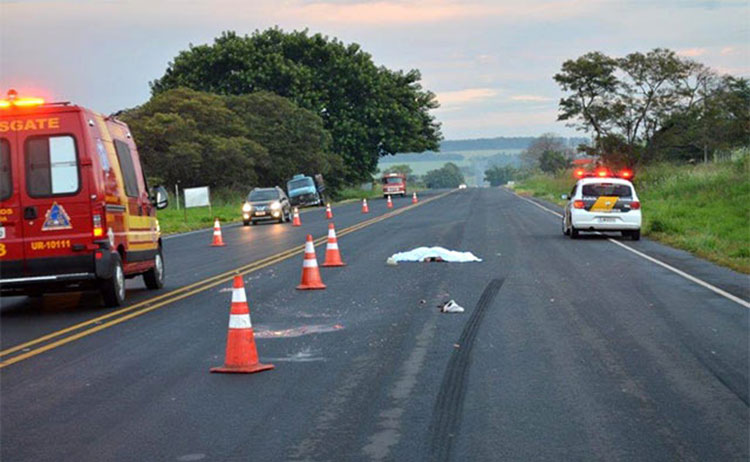Idoso morre atropelado por caminhão na região