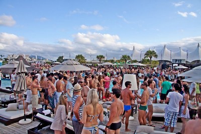 Justiça determina demolição de beach clubs em Jurerê