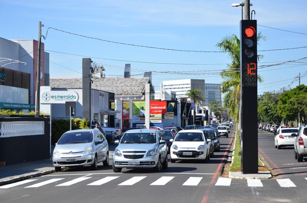 Novo semáforo já funciona nas Esmeraldas