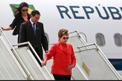 Dilma lança vaquinha para pagar viagens de avião