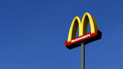 Homens assaltam McDonald’s onde jantavam soldados