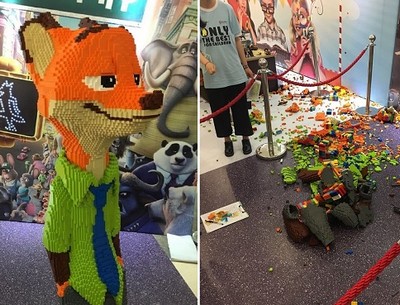 Criança destrói escultura de Lego em exposição