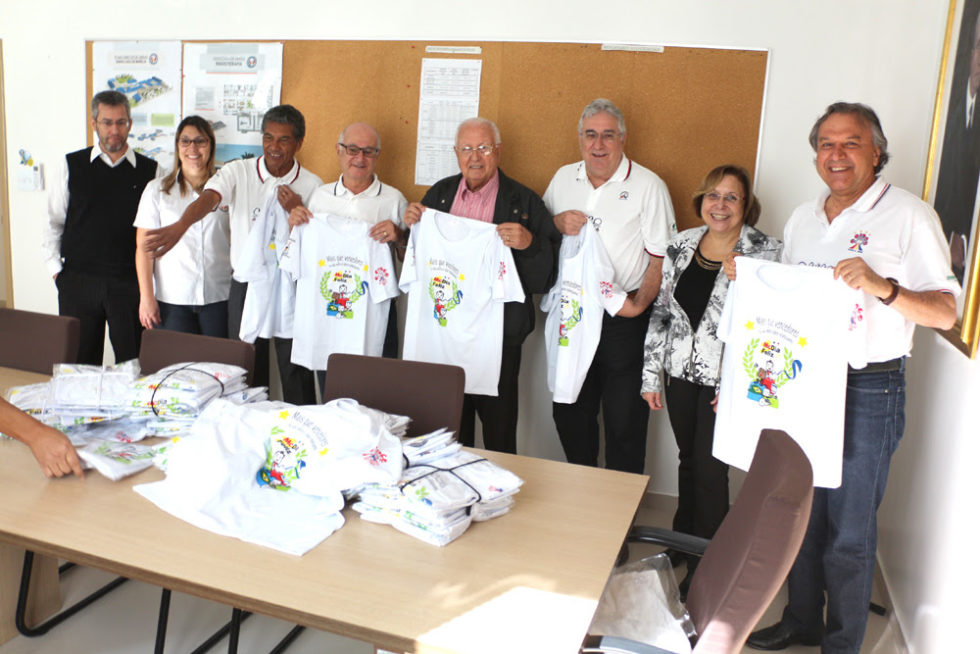 ‘O Circo’ doa 100 camisetas à campanha McDia Feliz
