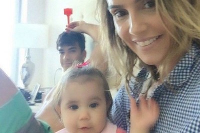 Deborah Secco não consegue amamentar a filha