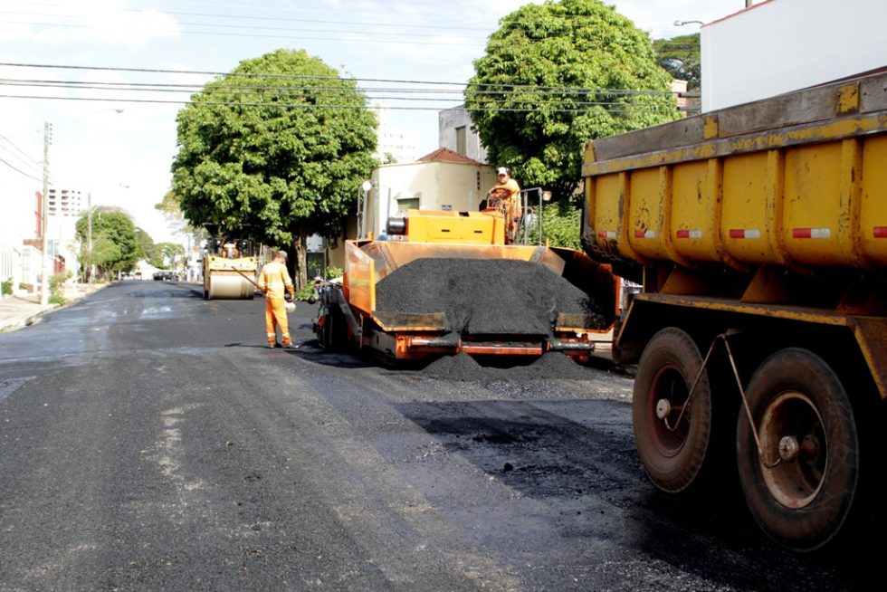 Prefeitura inicia recapeamento da Rua Sargento Ananias