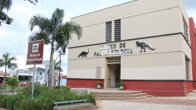 Museu de Paleontologia atende em horário especial
