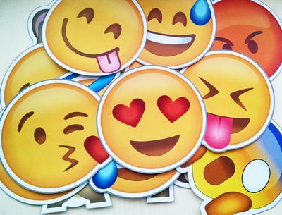 WhatsApp ganha zoom para vídeo e emojis gigantes