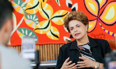 Dilma diz que PT precisa reconhecer erros