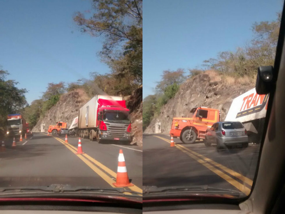 Carreta tomba e interdita parte da rodovia BR-153