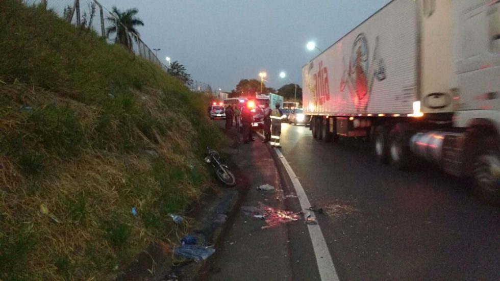 Homem morre após acidente em rotatória