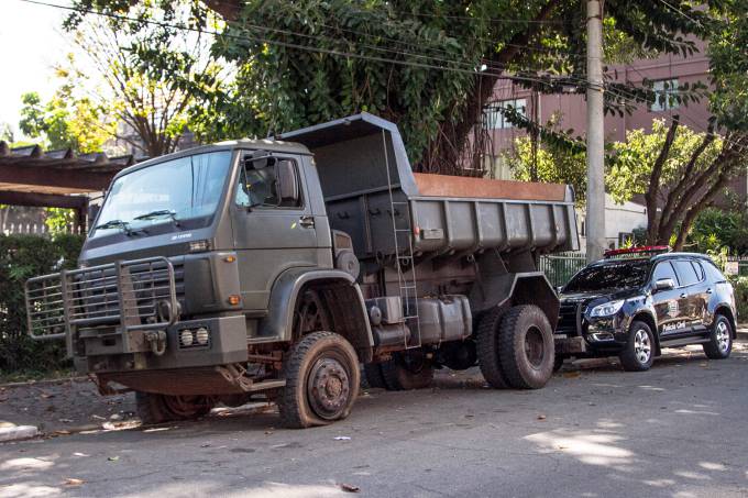 brasil-caminhao-drogas-exercito-20160828-01