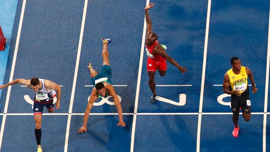 de-peixinho-o-brasileiro-joao-vitor-de-oliveira-cruza-a-linha-de-chegada-em-quarto-e-se-classifica-para-a-semifinal-dos-110m-com-barreiras-1471307166469_v2_900x506