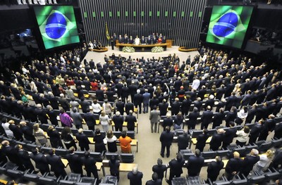 Deputados querem afrouxar propostas anticorrupção