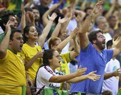 Torcida brasileira gera críticas no exterior