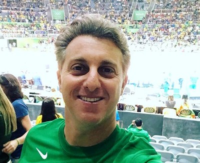 Luciano Huck é vaiado durante jogo da seleção de vôlei