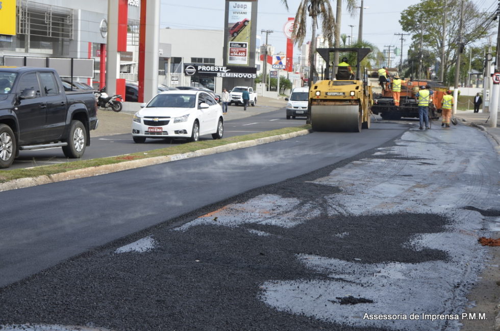 Prefeitura começa o recapeamento da Tiradentes