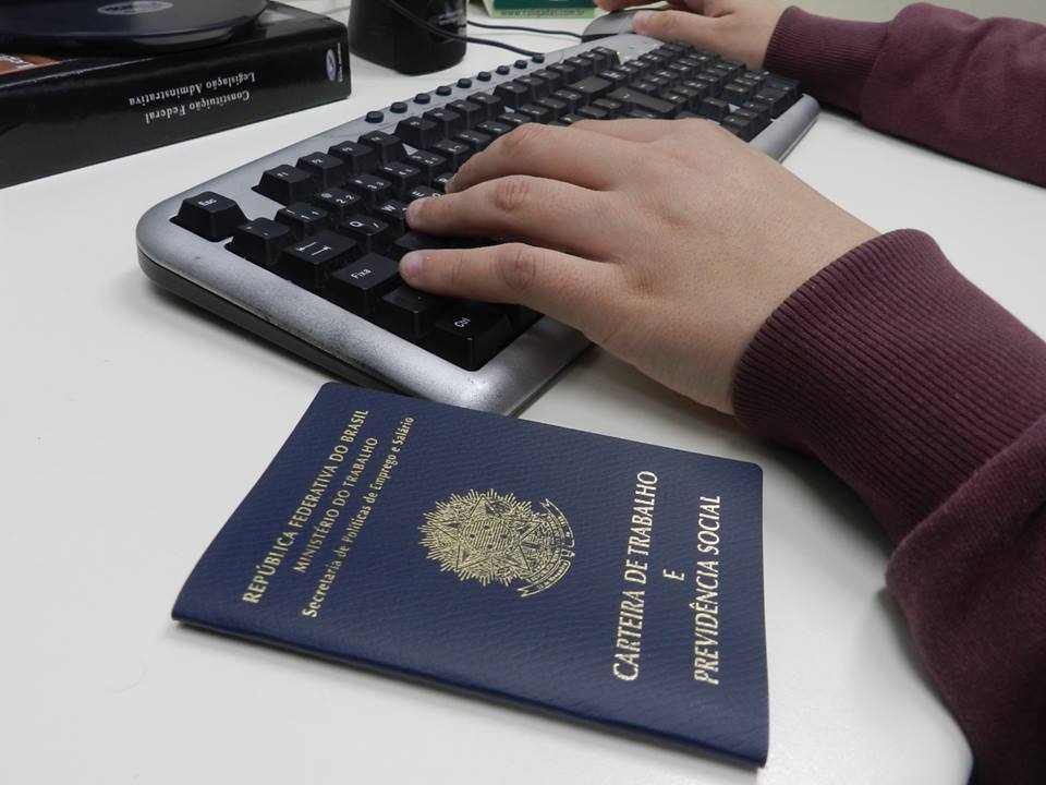 Governo nega aumento da jornada de trabalho