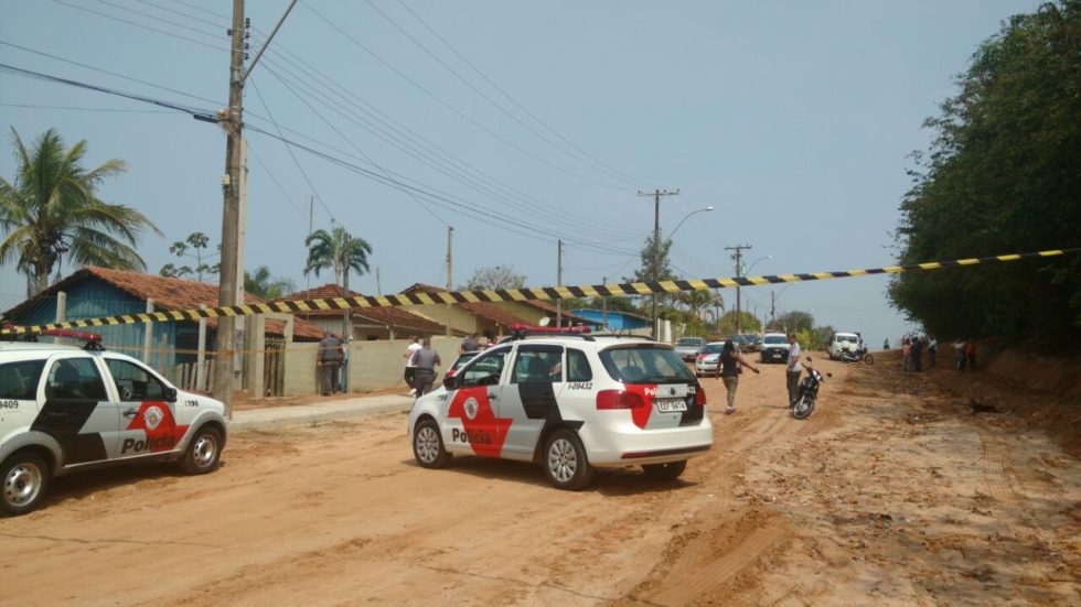 Homem mata mulher e se suicida em seguida