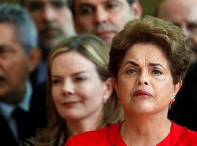 Dilma protocola último recurso contra impeachment