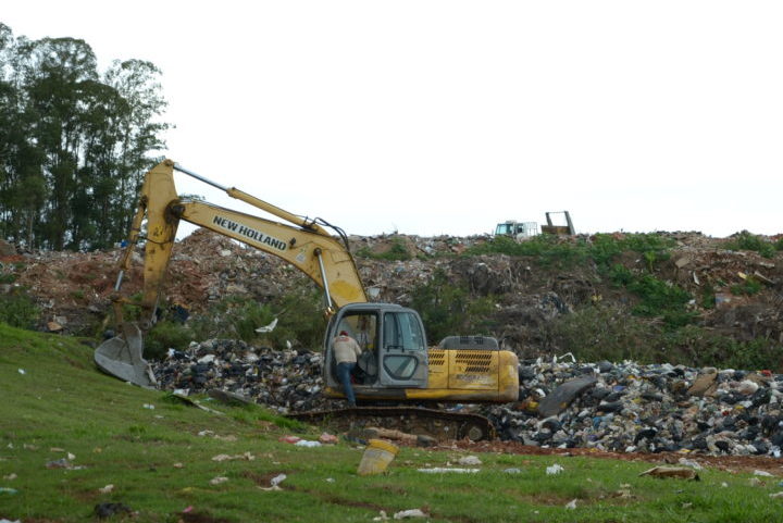 Cetesb descobre acúmulo de lixo irregular em Marília