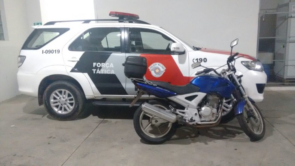 Força Tática recupera moto furtada no Centro