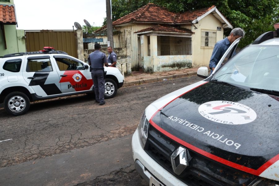 Esposa que matou marido se entrega à polícia