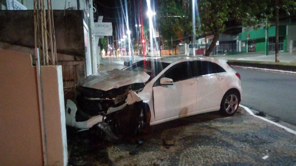 Polícia investiga acidente na Avenida Sampaio Vidal