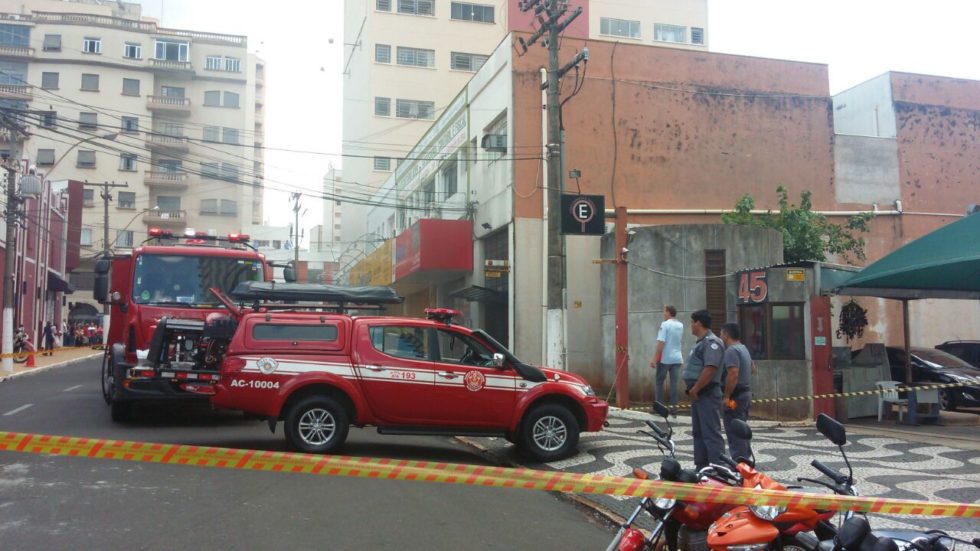 Incêndio interdita ruas do centro de Marília