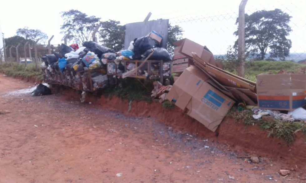 Coleta de lixo continua com problemas em Marília