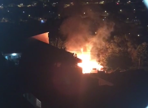 Incêndio destrói casa de madeira em Marília