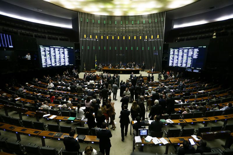 Brasília - Câmara dos Deputados realiza sessão plenária para análise e votação do projeto de lei complementar (PLC 257/16) que trata da renegociação da dívida dos estados (Marcelo Camargo/Agência Brasil)