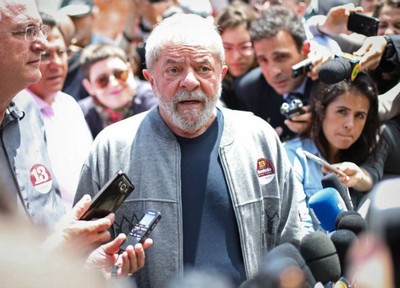 PT lança Lula candidato à Presidência em 2017