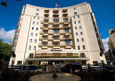 Hotel faz exigências absurdas para suas funcionárias