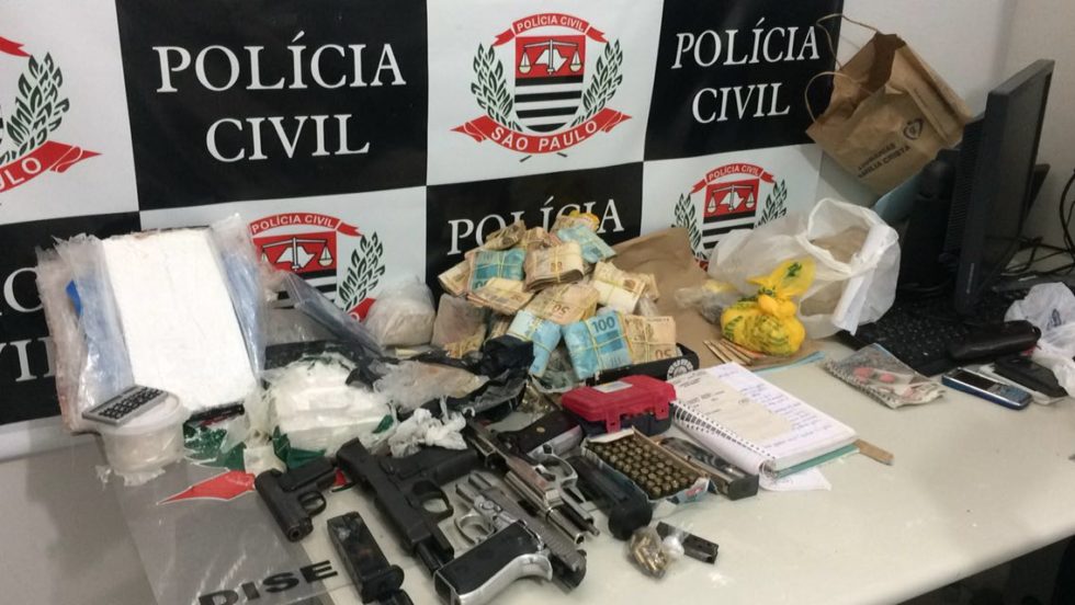 Dise prende grupo com drogas e armas em operação