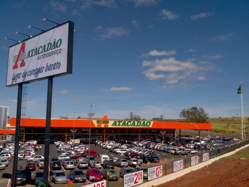 Motocicleta é furtada em estacionamento de mercado