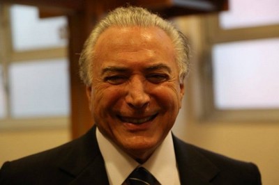 Líder da base do governo sugere renúncia de Temer