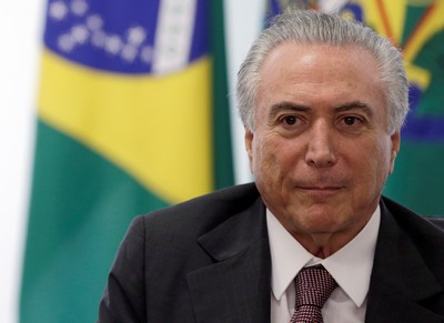 PT entrega pedido de impeachment de Temer