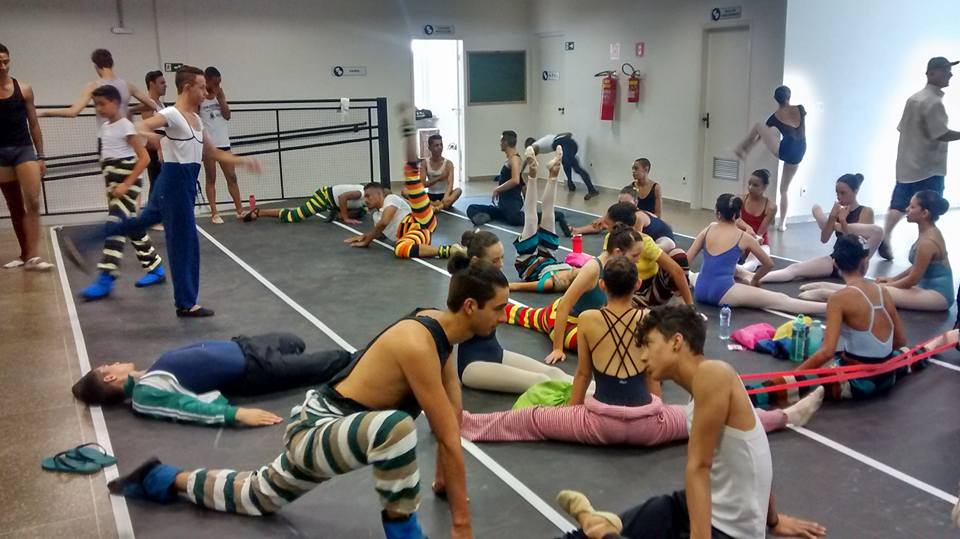 Companhia de dança faz apresentações gratuitas