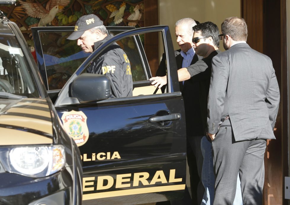 DF - LAVA JATO/OPERAÇÃO PIXULECO/JOSÉ DIRCEU - POLÍTICA - O ex-ministro da Casa Civil,José Dirceu, foi   preso pela Polícia Federal na manhã desta   segunda-feira, 3, em Brasília, na 17ª fase da   Operação Lava Jato. Dirceu é alvo de prisão   preventiva decretada pelo juiz federal Sérgio   Moro, que conduz as investigações.    03/08/2015 - Foto: DIDA SAMPAIO/ESTADÃO CONTEÚDO