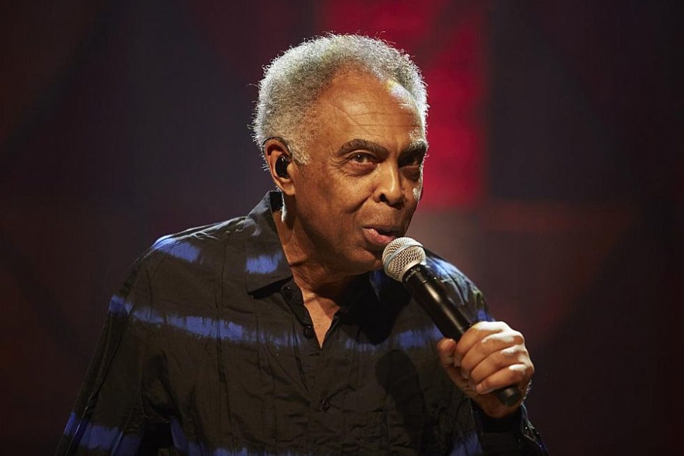 Gilberto Gil ganha liminar contra Facebook