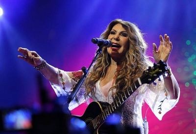 Elba Ramalho passa vexame em restaurante