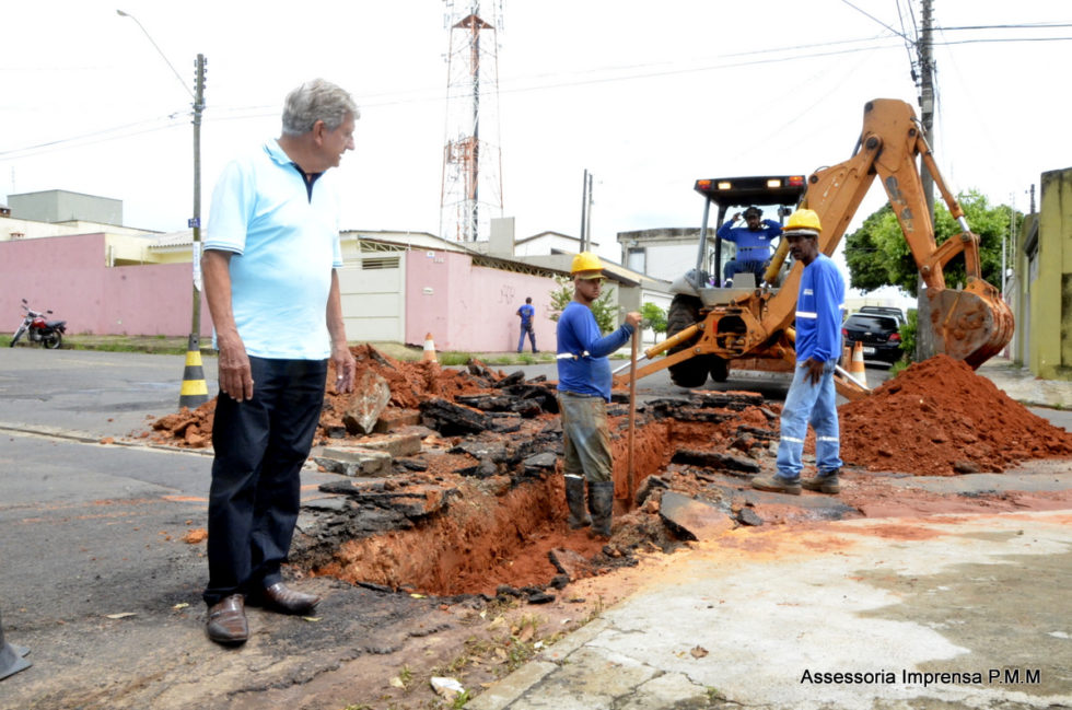 Moradores de alguns bairros reclamam da falta de água